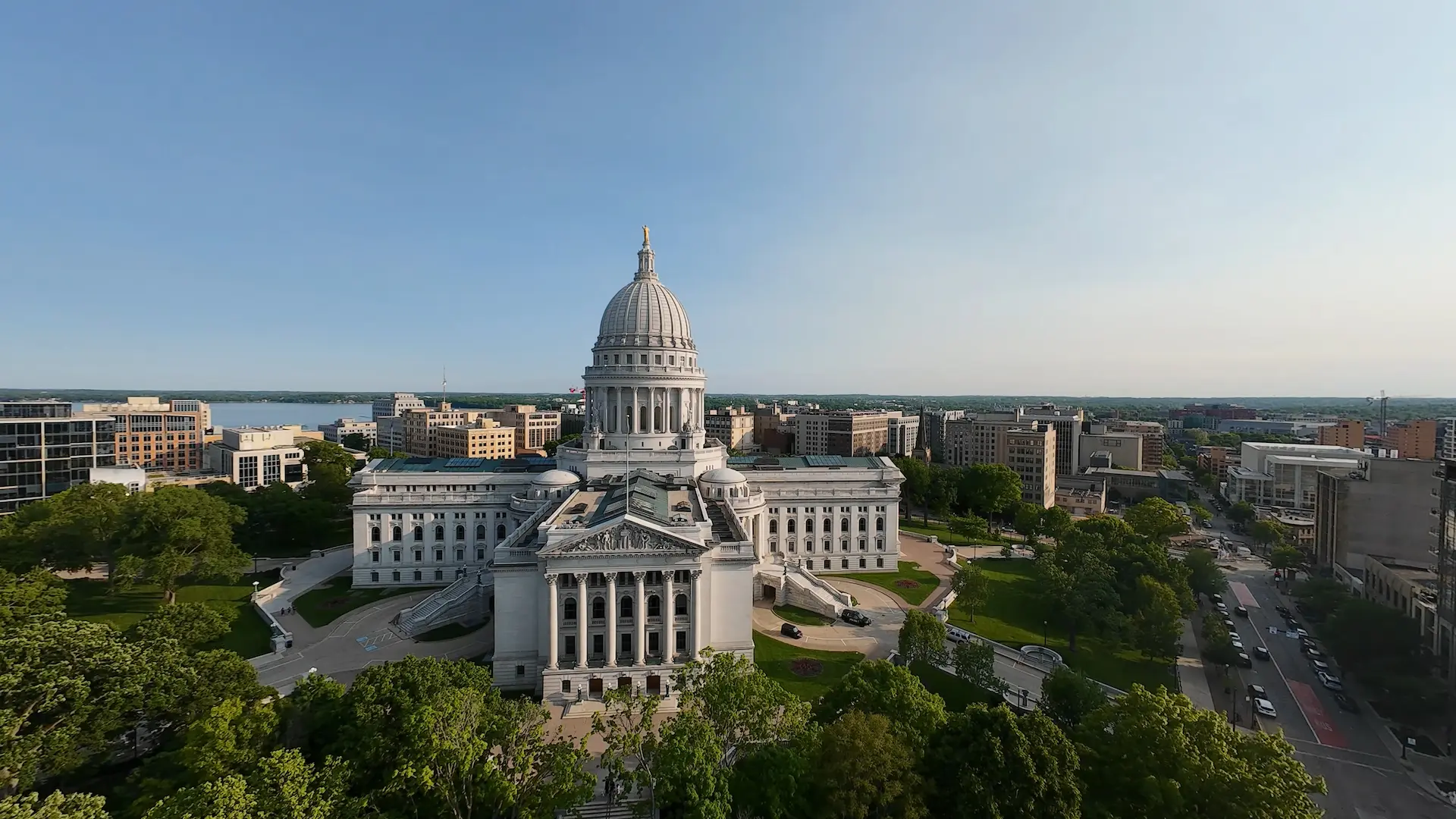 Wisconsin Capitol graduation photo location idea